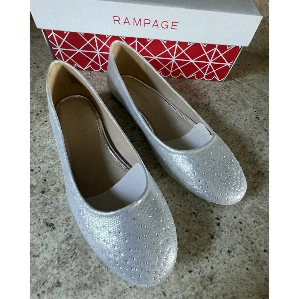 Rampage Silver Flats Women's Size 8 Medium With Box Biana